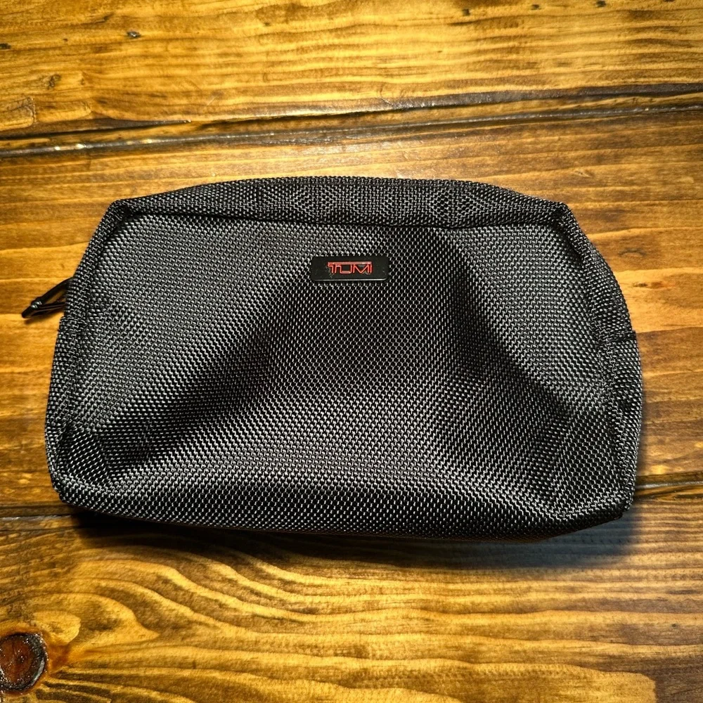 TUMI Alpha MINI CASE Delta AIRLINE First CLASS AMENITY BAG Ballistic Nylon